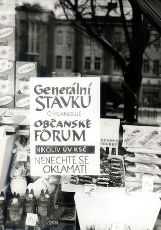 Generální stávka 27. listopadu 1989 v Hradci Králové, archiv Jindřicha Poláka